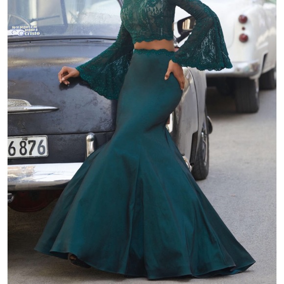 Emerald mermaid Mori Lee prom dress - Picture 3 of 8